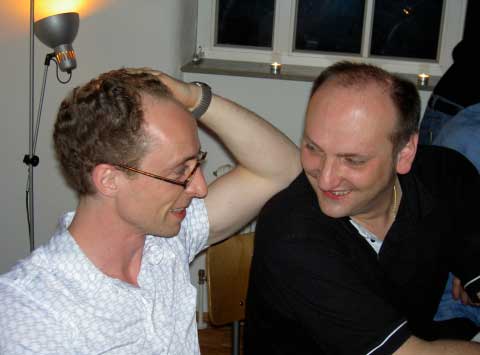 Mirko Schmidt im Zwiegesprch mit Anton 'Drusan' Madzar, beide Musiker von  delaneys .