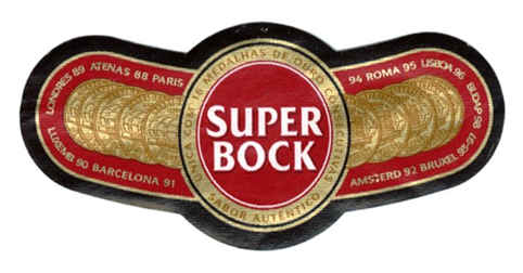 Das obere Etikett der besten Alternative zum Sagres-Bier - dem Super Bock.
Allein wegen seines Namens nicht zuletzt bei mnnlichen Trinkern gerne konsumiert.
Auch die Web-Adresse der Brauerei  www.superbock.pt  ist nach unserer Meinung unerreicht.