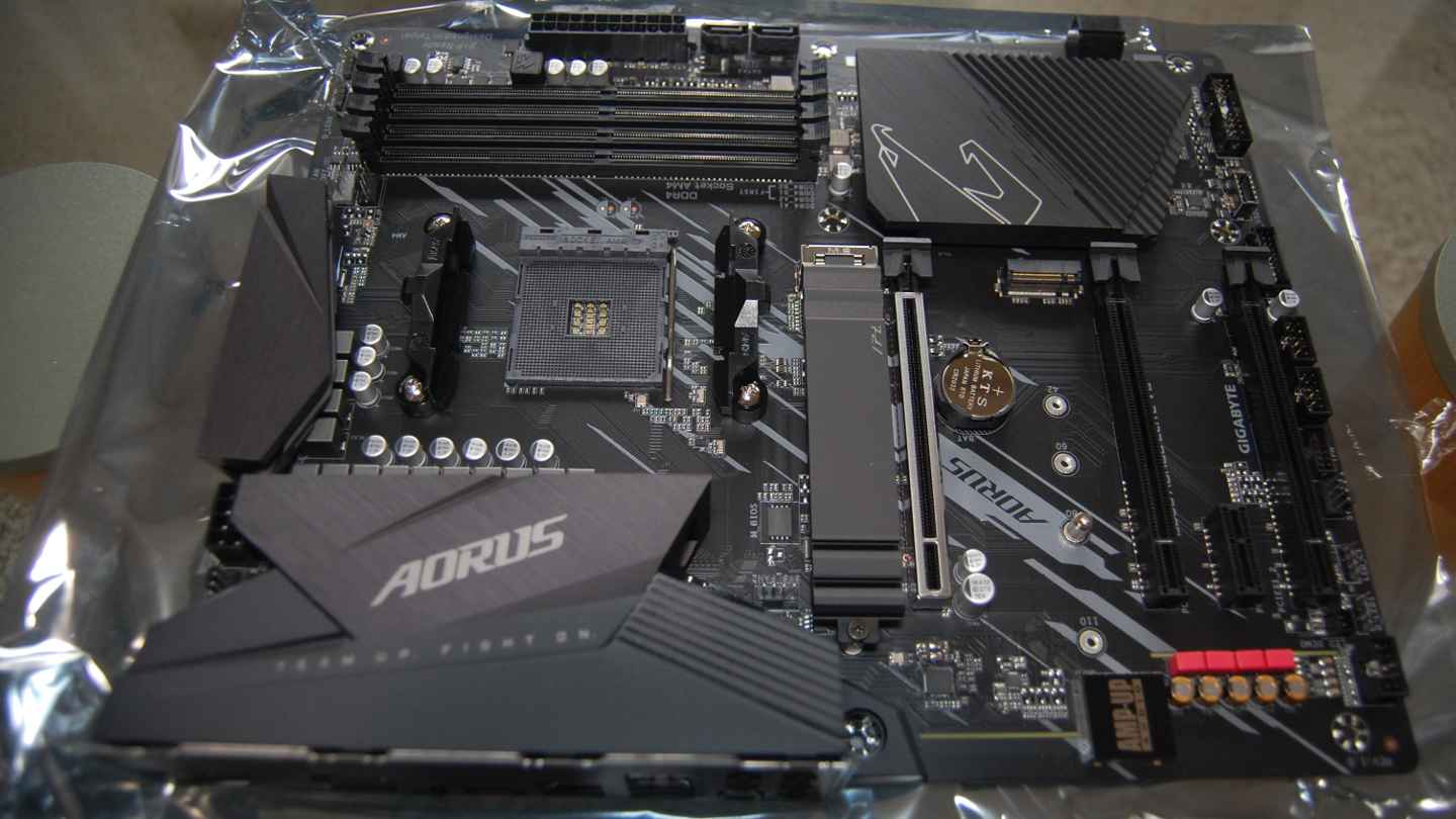 unbestcktes Mainboard GigaByte B550 AORUS ELITE V2