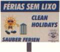 Schild an einem bewachten Strand und Link zu einer offiziellen Portugal-Tourismus-Seite