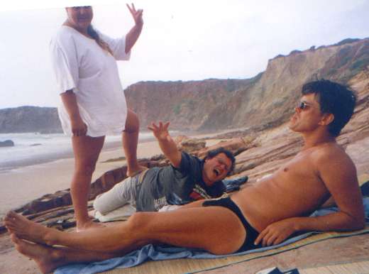 Auf unseren 'flut-sicheren' Fels-Liegeplätzen am praia de amado bei Carrapateira.
Claudia Braun versucht die These vom schwächeren Geschlecht zu widerlegen.