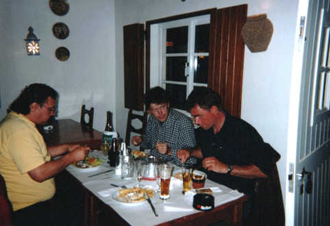 Claudia Braun, Andreas Holzwarth, Ingo Trautwein und ich im a sagres bei Joao Pedro bei einem unserer Standard-Abendessen im  a sagres  in Sagres.