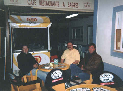 Claudia Braun, Andreas Holzwarth, Ingo Trautwein und ich im a sagres bei Joao Pedro bei einem unserer Standard-Abendessen im  a sagres  in Sagres.