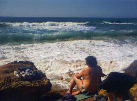 Ingo Trautwein am Strand von Carrapateira in groartiger Kulisse.