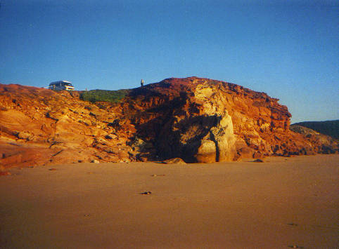 Unser Stamm-Liegeplatz am Strand von Carrapateira in der Abendsonne.