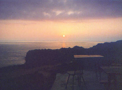 Und noch mal ein Blick vom restaurante  Mar a Vista  hinaus auf's offene Meer und die untergehende Sonne.